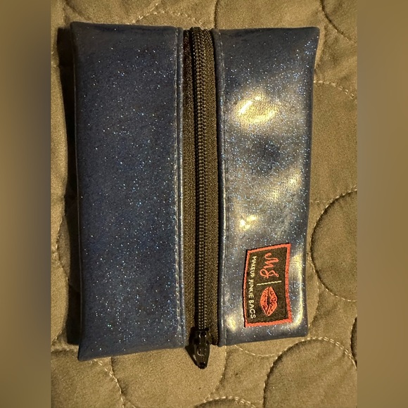 MAKEUP JUNKIE MICRO CARD WALLET/COIN PURSE - GUC - Picture 1 of 3